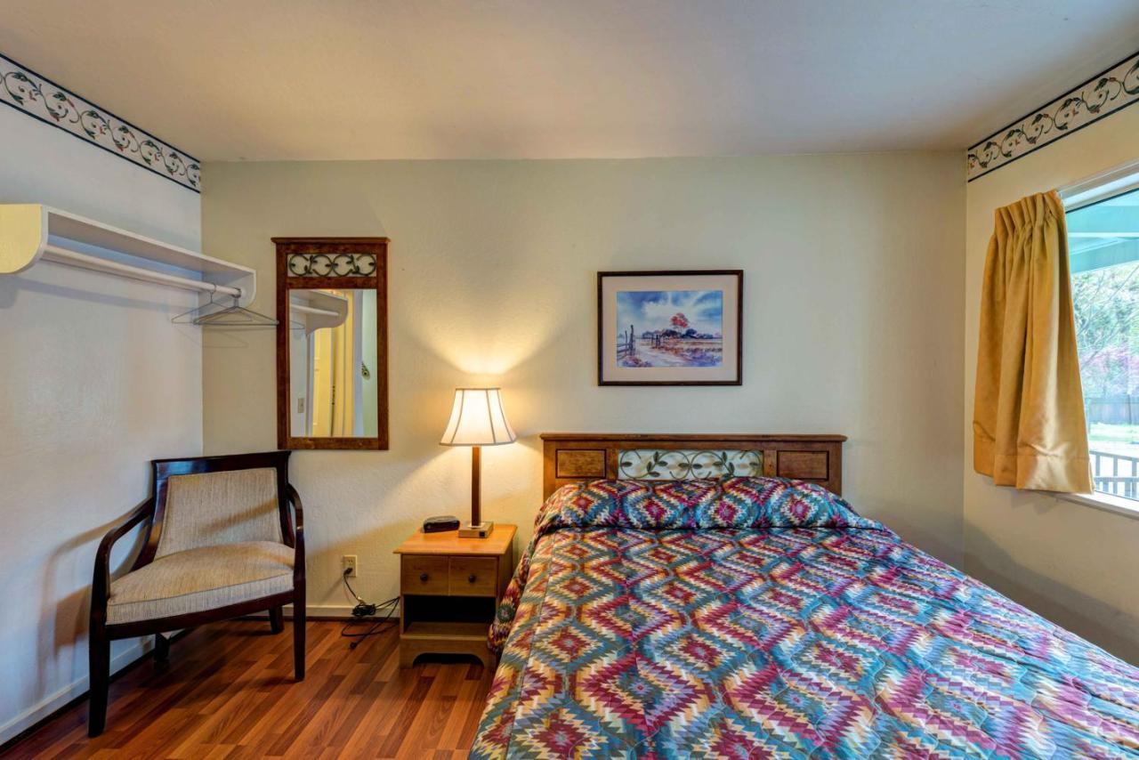 Lake Shasta Lodge Lakehead エクステリア 写真